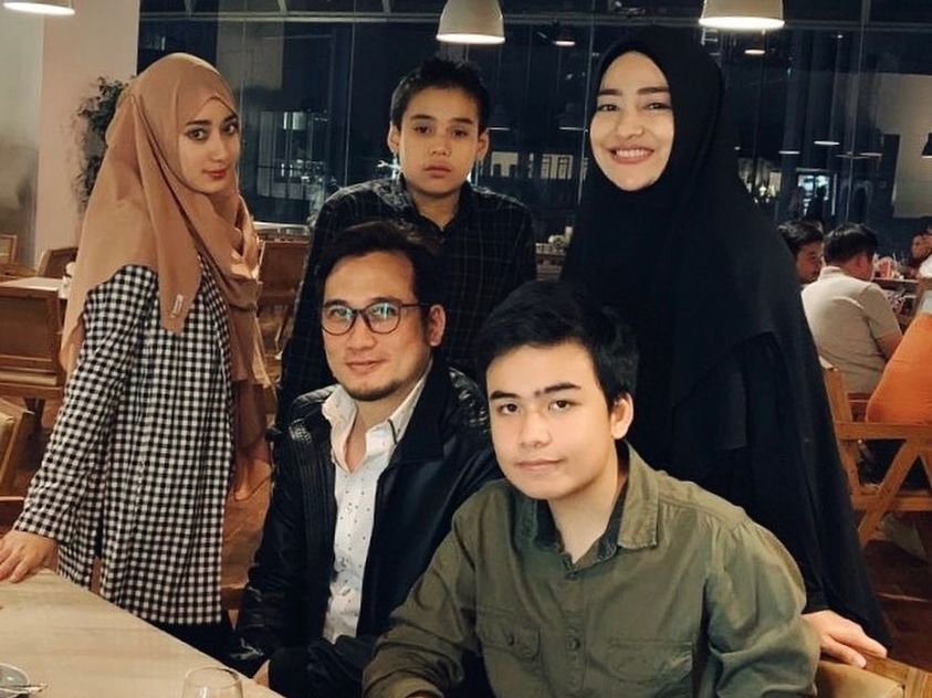 Membahas fenomena ejekan autisme ini, artis Cindy Fatikasari pun ikut bersuara. Seperti apa pesan yang ia sampaikan?