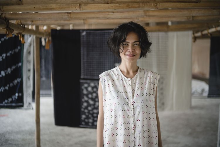 Upcycling adalah tindakan mengolah kembali sisa hasil produksi fast fashion untuk dijadikan barang bernilai dan berharga serta dapat dipakai kembali.