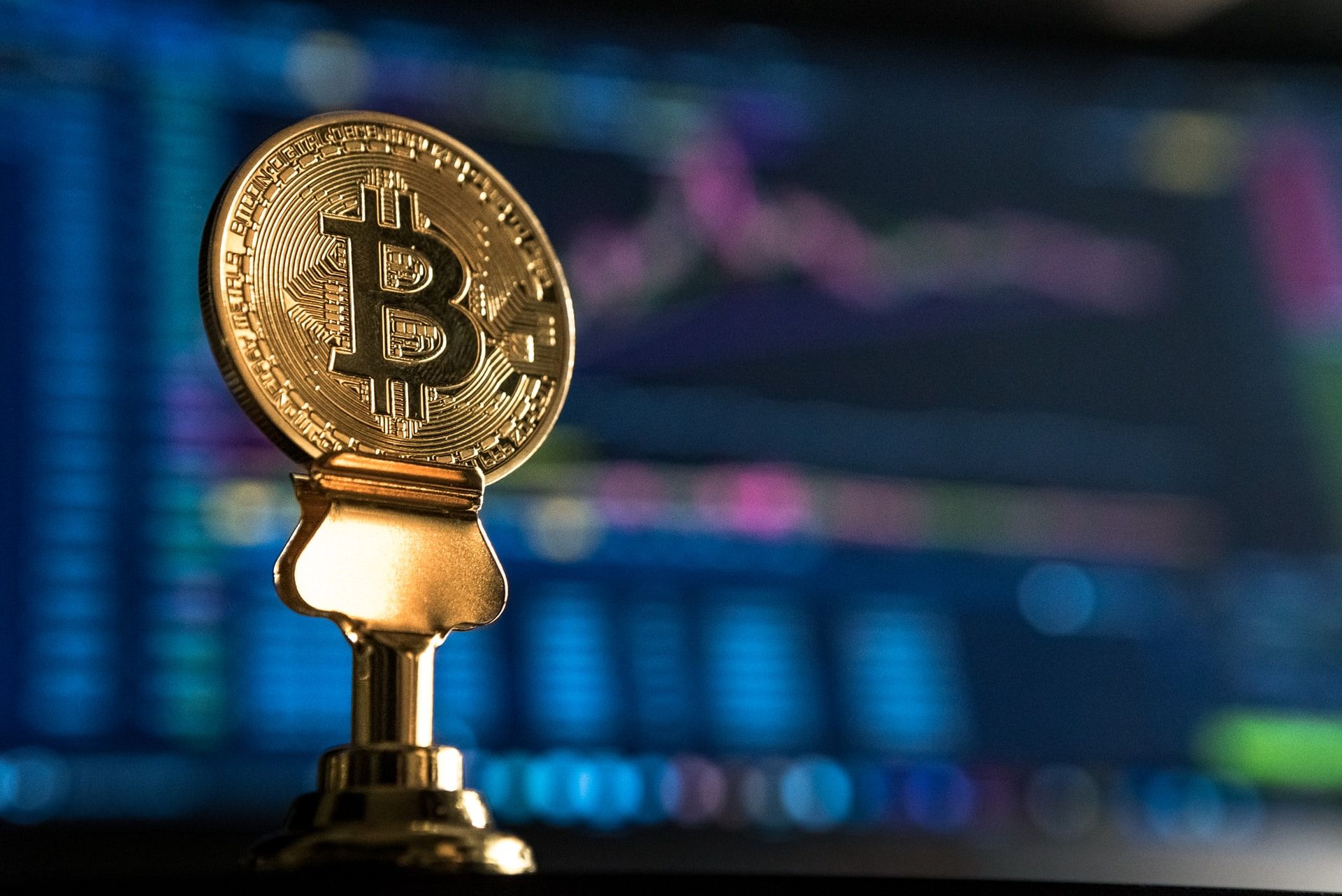 Investasi bitcoin diprediksi akan terus naik di Indonesia. Ketahui dan pahami hal-hal berikut soal bitcoin supaya makin paham.
