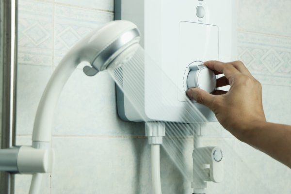Kasus water heater menyetrum yang merenggut nyawa keluarga di Jakarta Timur sangat memilukan. Perlu tahu, apa saja penyebab water heater menyetrum?