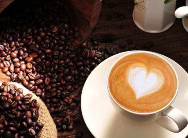 Kopi ternyata tak hanya bagus untuk menjaga tubuh tetap segar dan bugar. Kopi juga memiliki manfaat untuk menjaga kesehatan dan kecantikan kulit wajah