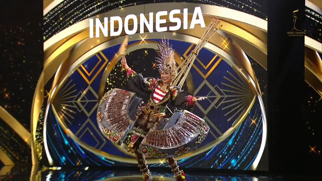 Aurra Kharisma tampil dalam busana bertemakan Sate Madura dalam kompetisi kostum nasional Miss Grand Indonesia 2021. Berikut adalah fakta unik sate! 
