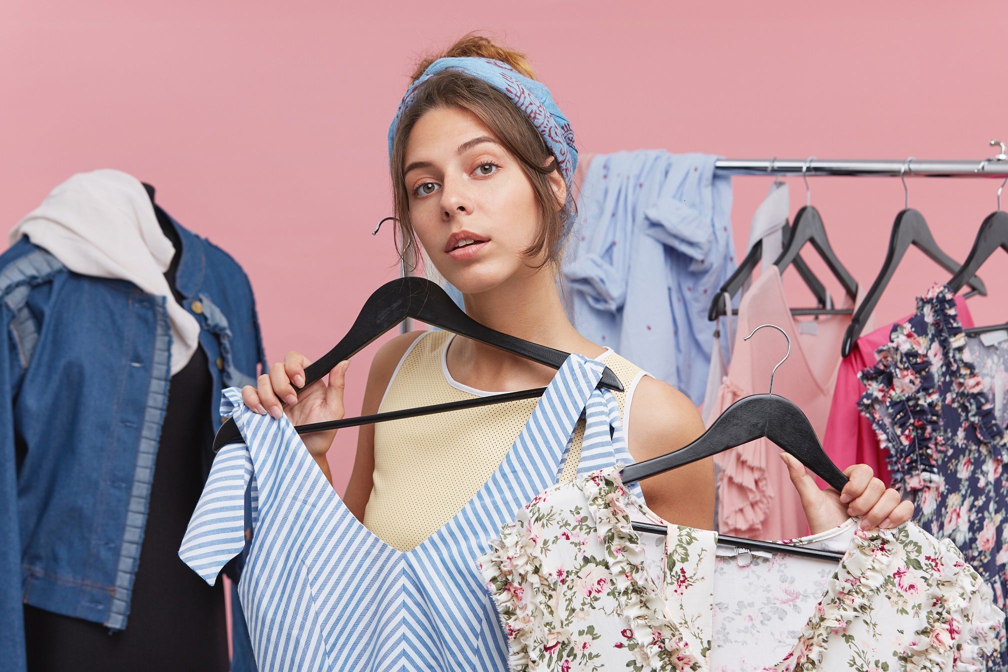 Ada banyak cara untuk mewujudkan sustainable fashion, salah satunya dengan clothing swap. Yuk simak apa itu clothing swap!