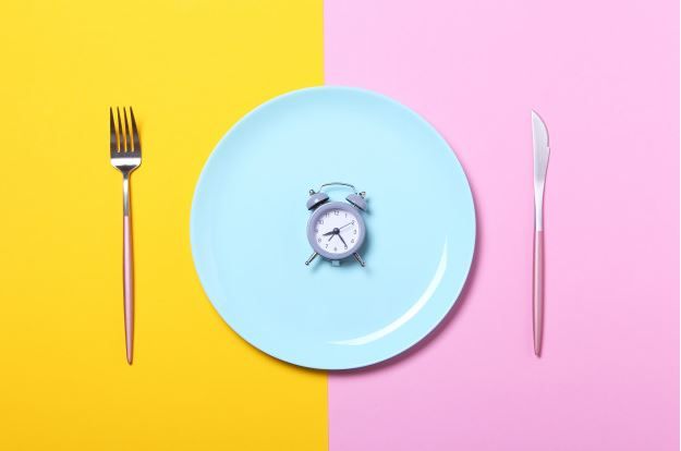 Banyak cara yang bisa dilakukan untuk mengjaari anak berpuasa. Dengan memanfaatkan momen berbuka dan sahur, manfaat ini bisa didaptkan.