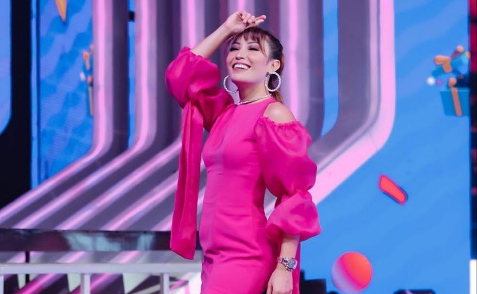 Ayu Dewi mendapatkan jutaan likes karena fasih bahasa Inggris saat mengikuti News Anchor Challenge Tiktok. Ini dia tips lancar berbahasa Inggris!