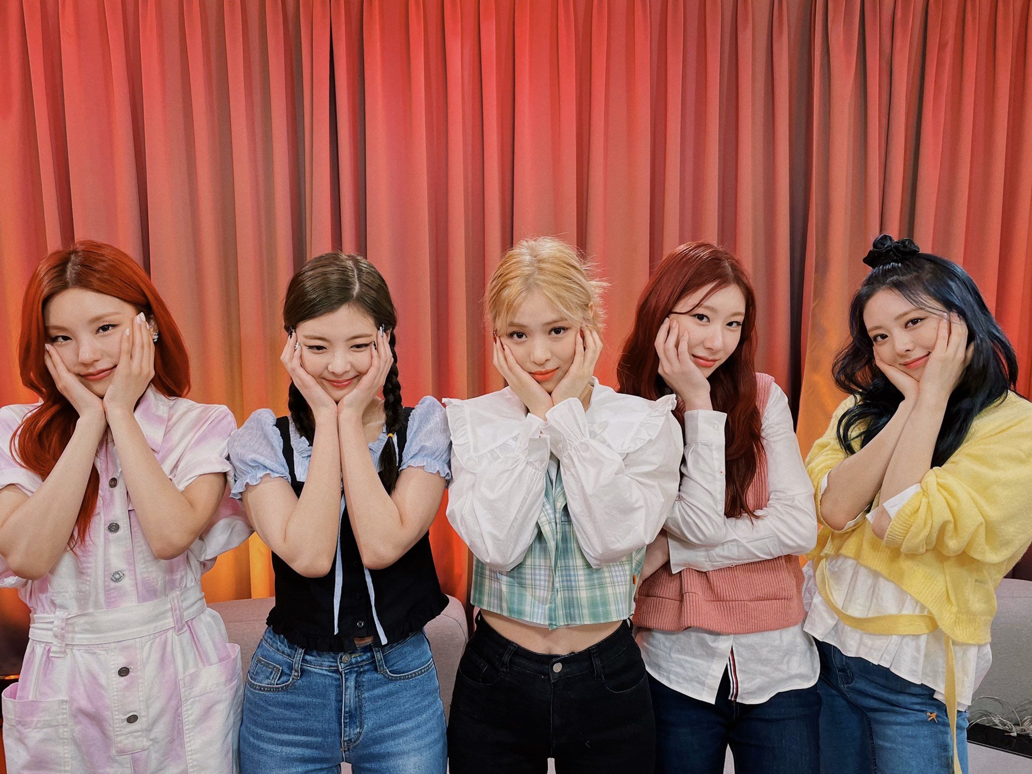 Penasaran, bagaimana perjalanan karir ITZY idola K-Pop asal Korea Selatan ini? Berbagai prestasi sudah digaetnya, apa saja ya? Yuk, cari tahu.