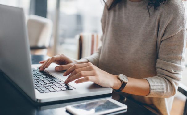 Penulisan CV tentu menjadi modal awal bagi para pencari kerja. Namun bagaimana tips menulis CV agar bisa diterima di BUMN? Simak tipsnya