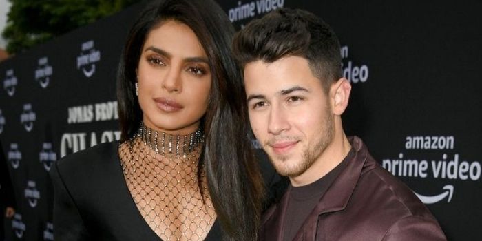 Pasangan Priyanka Chopra dan Nick Jonas menyambut kehadiran anak pertama mereka. Berikut berita selengkapnya!