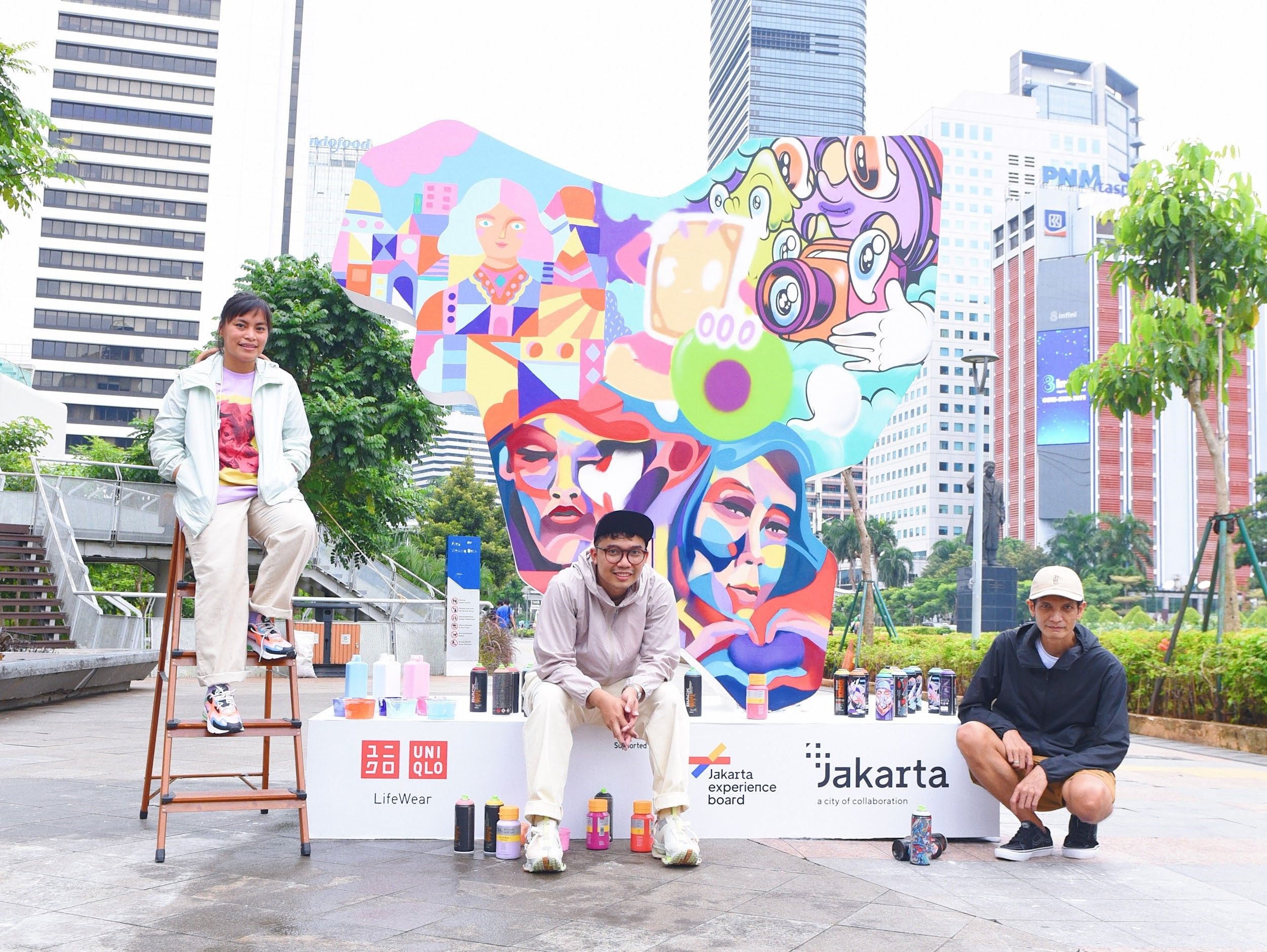 Tiga seniman visual berkolaborasi gelar A heART for Jakarta untuk kembalikan fungsi ruang publik dan pembukaan toko baru UNIQLO di PIM 3.