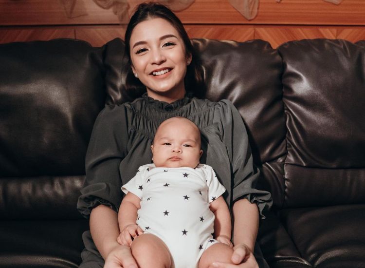 Chelsea Olivia alami mampet ASI hingga kesakitan, begini cara mengatasi ASI tersumbat secara alami. Kawan Puan tak perlu panik!