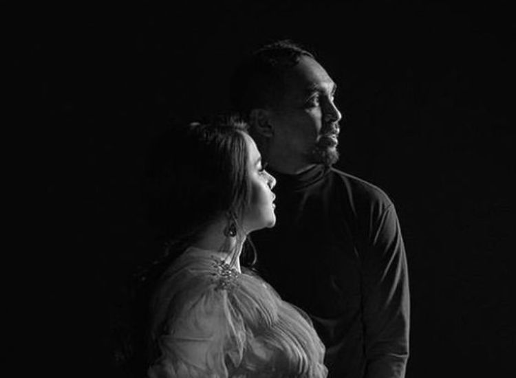 Tepat setahun kepergian musisi Glenn Fredly, Mutia Ayu ungkap perasaan rindu dan kenang masa-masa indah yang dulu dilalui bersama.