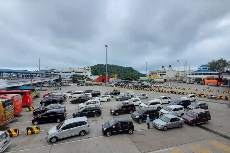Pemerintah telah mengeluarkan surat edaran larangan mudik Lebaran  2021 yang dilaksanakan pada 6-17 Mei 2021. Simak 8 poin pentingnya!