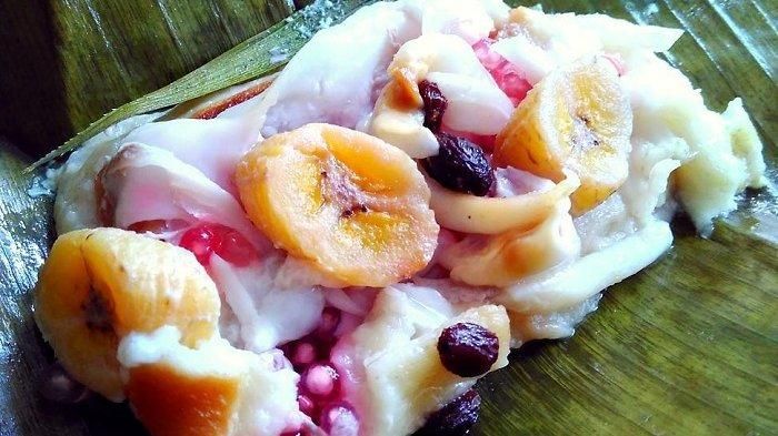 Menyambut bulan Ramadan, kita akan menjumpai berbagai menu saat berbuka. Berikut ini 5 makanan berbuka puasa di berbagai daerah di Indonesia. 