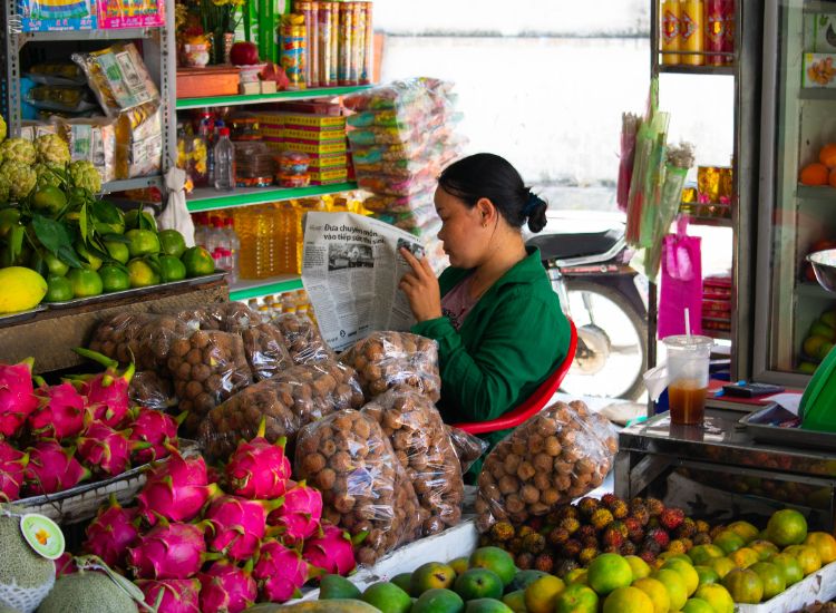 Ramadan kali ini pemerintah memprediksi adanya kenaikan bahan pokok. Agar pengeluaran tak membengkak, berikut tips berbelanja selama Ramadan.
