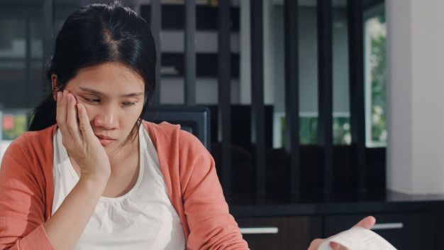Bekerja sebagai ibu rumah tangga tidak bisa dianggap sepele, pekerjaan 24/7 ini kadang melelahkan. Bagaimana cara menghadapinya agar tidak stres?