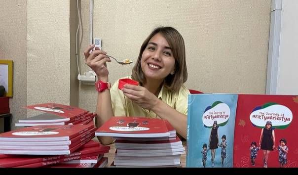Buku dietnya, dianggap kontroversial dan sempat dikritik. Berikut tanggapan Tya Ariestya saat diundang di kanal YouTube Deddy Corbuzier...