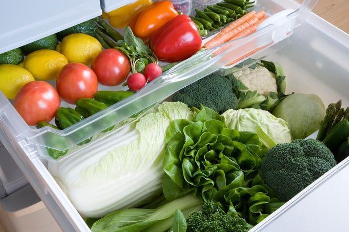Tidak punya lemari pendingin di rumah untuk menyimpan bahan makanan? Jangan khawatir, begini cara menyimpan sayur dan buah tanpa kulkas! 
