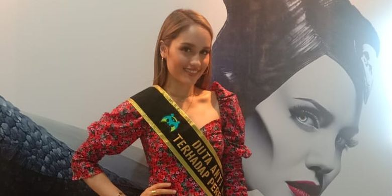 Cinta Laura bagikan pengalamannya alami pelecehan seksual verbal saat di  jalan. Padahal ia memakai baju tertutup. Begini cerita Cinta Laura...