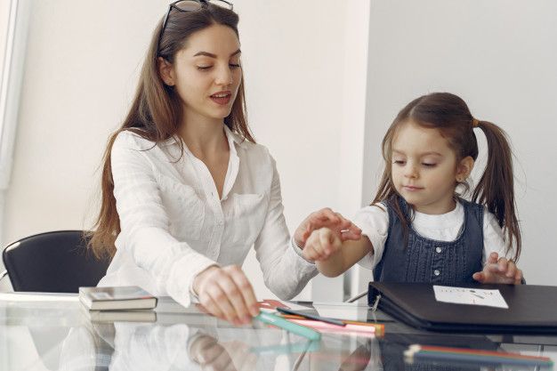 Kawan Puan tentu pernah mendengar istilah toxic parenting.
Namun siapa sangka, tanda ini bisa menjadi indikasi jika kamu orang tua toksik.