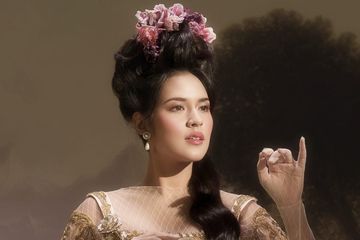 Biasa berpenampilan anggun dan tak mencolok, kini Raisa tampil berbeda dalam video klip single Kutukan. Ini 6 look playful Raisa saat jadi vampir...