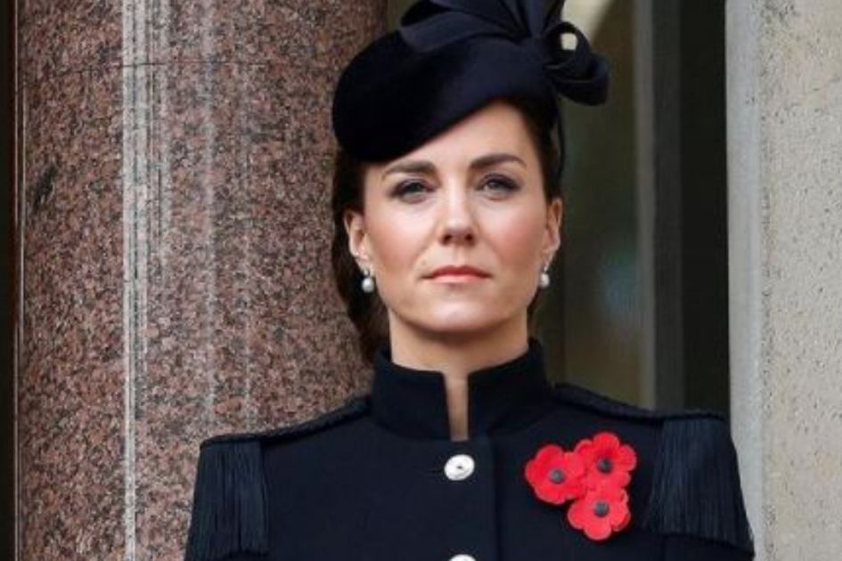 Kate selalu bisa memadu padankan busana sederhana hingga terlihat anggun di tubuhnya. Termasuk penampilannya baru-baru ini.