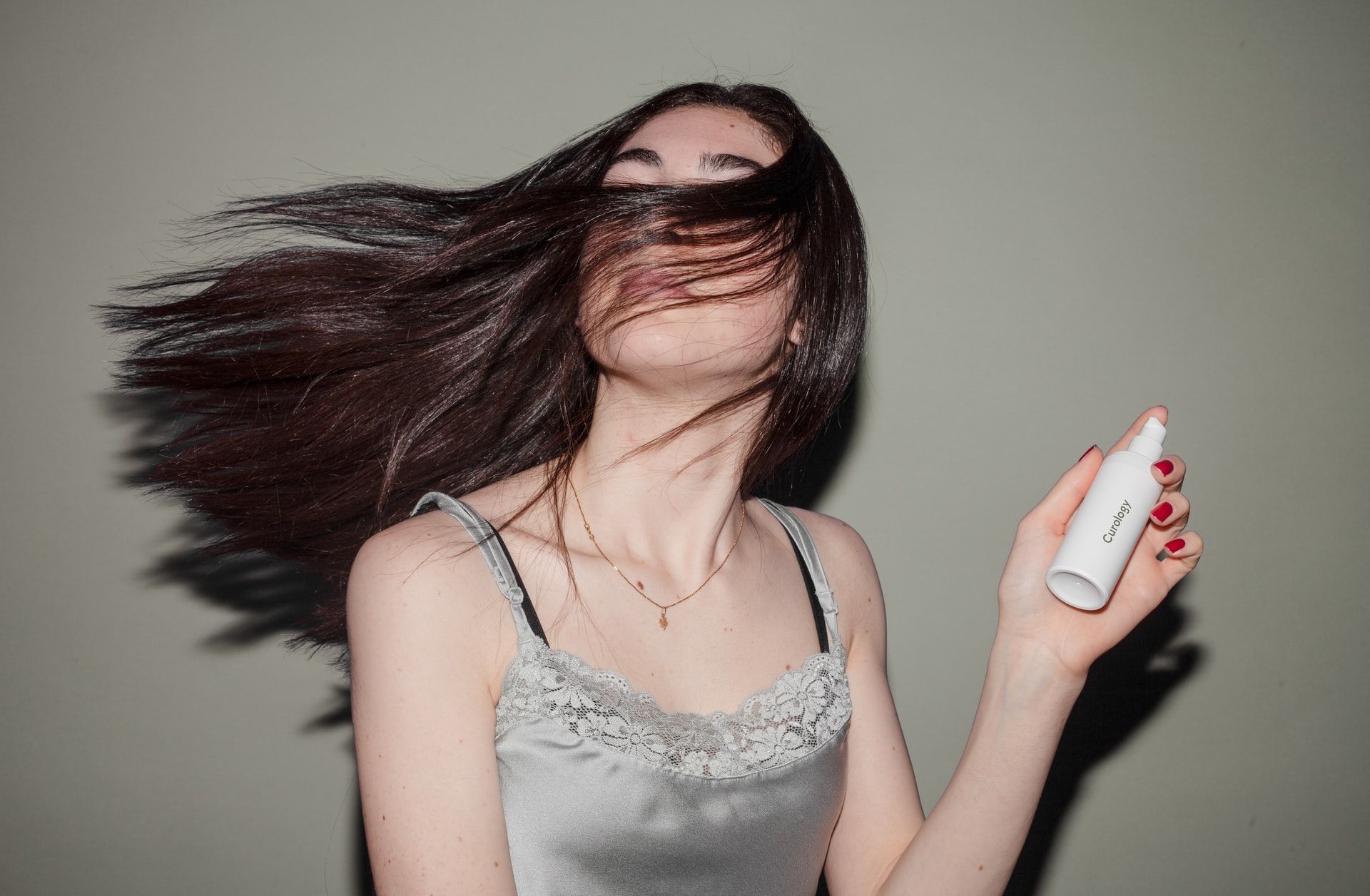 Sempat viral di TikTok terkait perawatan rambut menggunakan air bera. Bagaimana penjelasan ahli terkait praktik kecantikan ini? Simak ulasannya