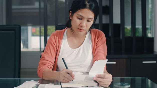 Menjalani kehidupan sebagai ibu tunggal memiliki tantangannya tersendiri, terlebih dalam mengelola kebutuhan finansial selama pandemi. Ini tipsnya! 