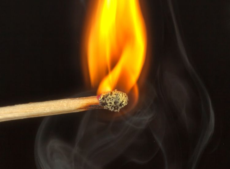 Mengobati luka bakar tidak bisa asal kasih obat oles atau justru menggunakan pasta gigi, berikut ini cara yang tepat menanggulangi luka bakar.