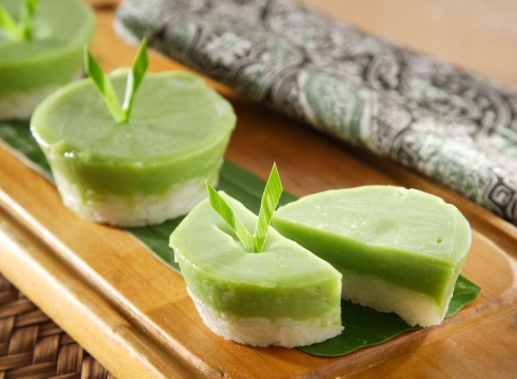 Yuk, berbuka puasa dengan menikmati lima macam kue tradisional dari berbagai daerah di Indonesia yang terkenal akan cita rasa manisnya ini