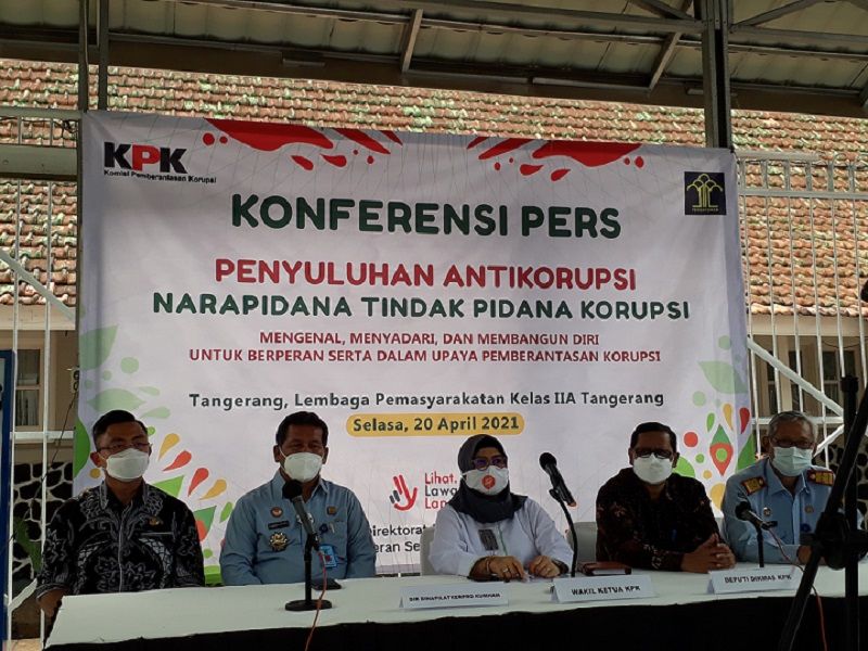 KPK memberikan penyuluhan antikorupsi pada narapidana tindak pidana korupsi di Lapas Wanita Kelas  II A Kota Tangerang, Banten, pada (20/4/2021). 