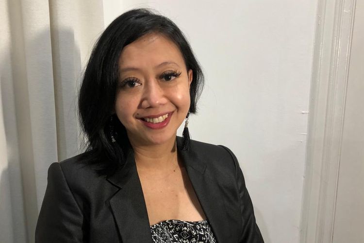 Aktris Asri Welas bagikan pengalaman saat syuting di lokasi film 'Joker'. Ia pun mengungkapkan perannya dalam film terbaru, 'Ali & Ratu Ratu Queens'.