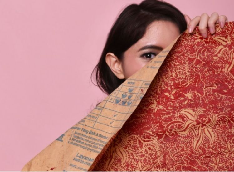 Vania Santoso, salah satu anak muda Indonesia yang masuk kedaftar Forbes 30 Under 30, ubah sampah menjadi produk pakai yang menarik.