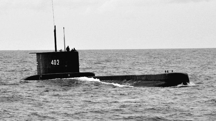 KRI Nanggala 402 merupakan kapal selam buatan Jerman yang dikirim ke Indonesia pada 1981 dan memiliki semboyan 'Tabah Sampai Akhir'