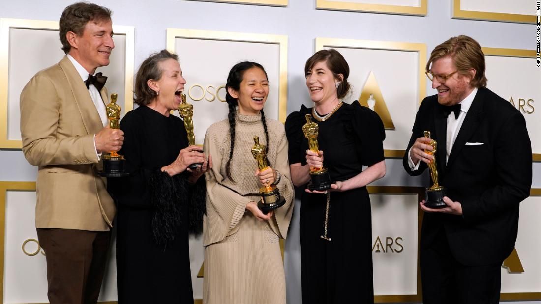 Penghargaan Oscar 2021 kembali digelar, film Nomadland sabet kemenangan kategori film terbaik. Yuk, intip cerita di baliknya!
