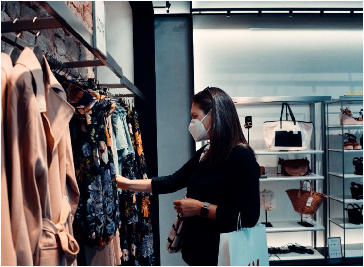 Berbeda dengan fashion styling, ternyata ini peran image consultant. Lantas apa perbedaan kedua pekerjaan ini? Yuk simak!