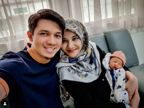 Zaskia Sungkar mengaku akhirnya memilih sunat saat bayi karena takut anaknya terkena infeksi saluran kencing (ISK). Ternyata ini manfaat sunat bayi.