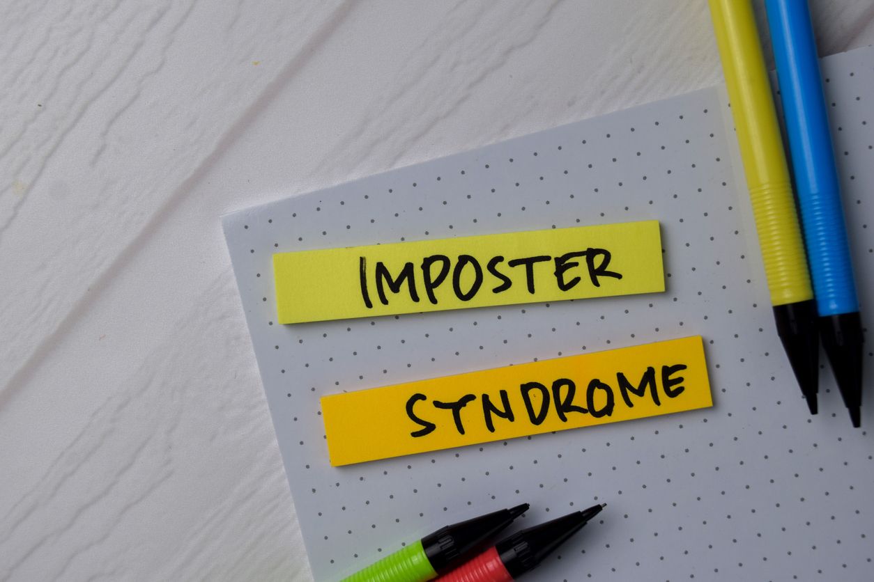 Imposter syndrome sering kali dialami oleh sebagian orang. Ini yang bisa kamu lakukan untuk mendukung teman yang sedang mengalaminya