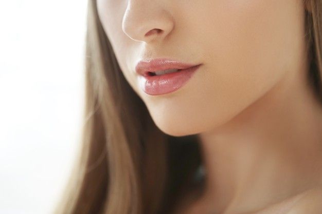 Bibir merupakan bagian tubuh yang tak kalah penting untuk diperhatikan. Simak rangkaian perawatan bibir yang perlu dilakukan.