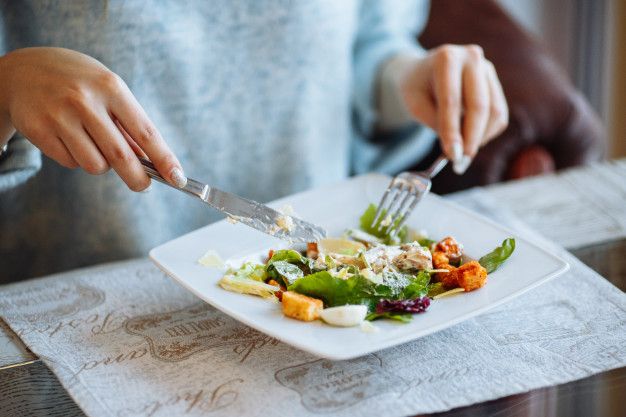 Kita melakukan diet untuk menjaga berat badan tubuh. Namun, tidak semua diet baik bagi tubuh kita. Berikut jenis diet yang berbahaya.