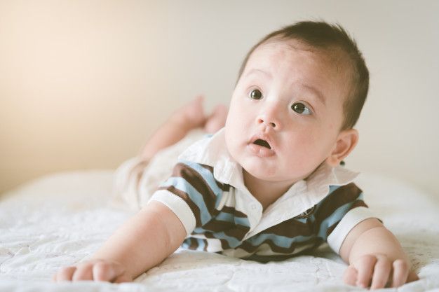 Hampir semua bayi akan bisa memanggil ayah lebih dulu ketimbang ibu. Apa penyebabnya, ya? Yuk, cari tahu di sini!