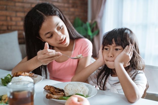 Ternyata anak-anak yang suka pilih-pilih makan itu tak hanya kebiasaan. Simak alasan mengapa buah hati sering pilih-pilih makan ini!