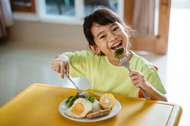 Membiasakan anak makan sayur sering membuat orang tua geleng-geleng kepala. Yuk, cari tahu agar anak suka makan sayur!