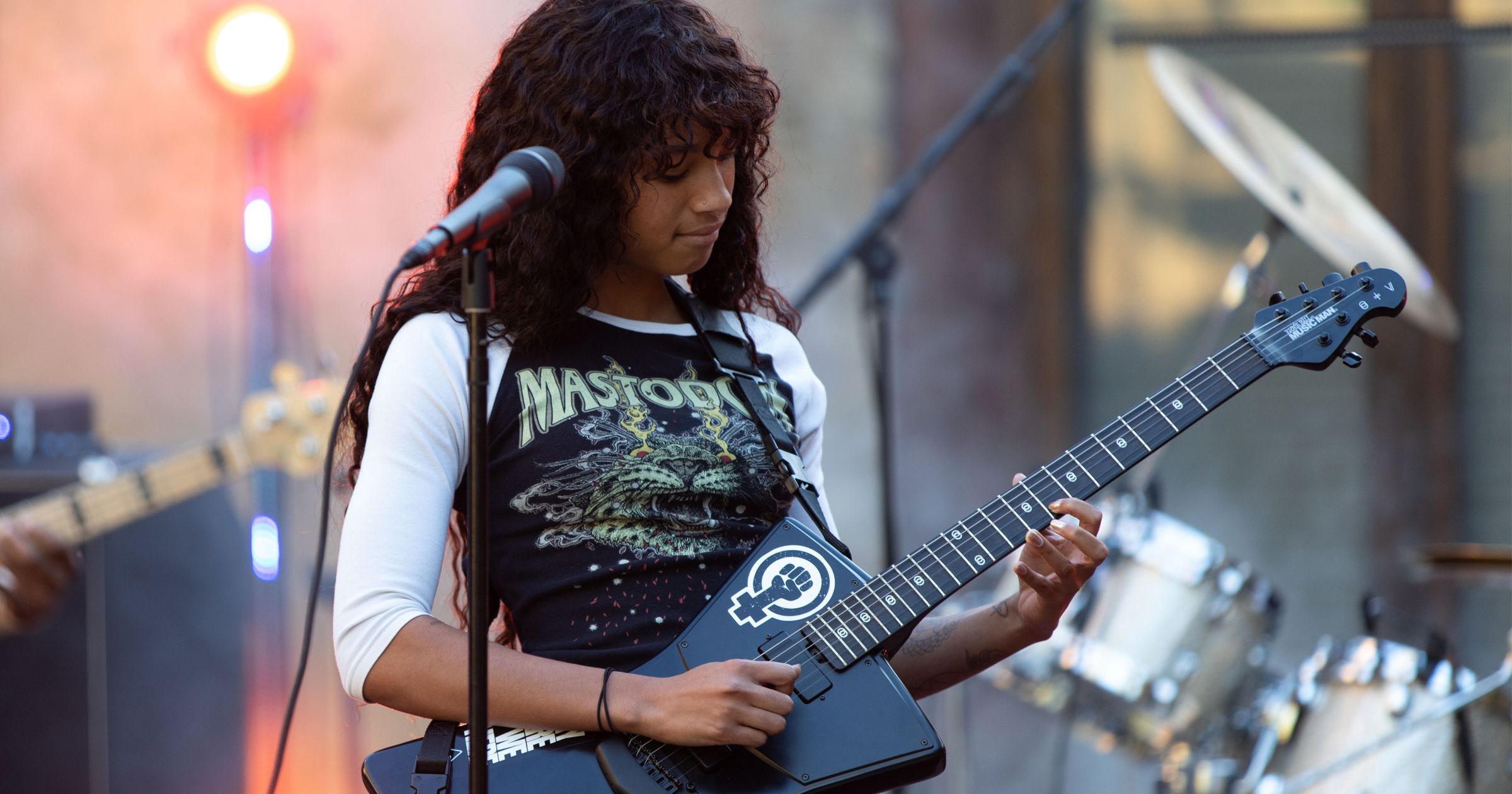 Wah, penyanyi pop rock dari Amerika Serikat Willow Smith, yang merupakan anak perempuan dari aktor Will Smith, merilis video musik 'Transparent Soul'.