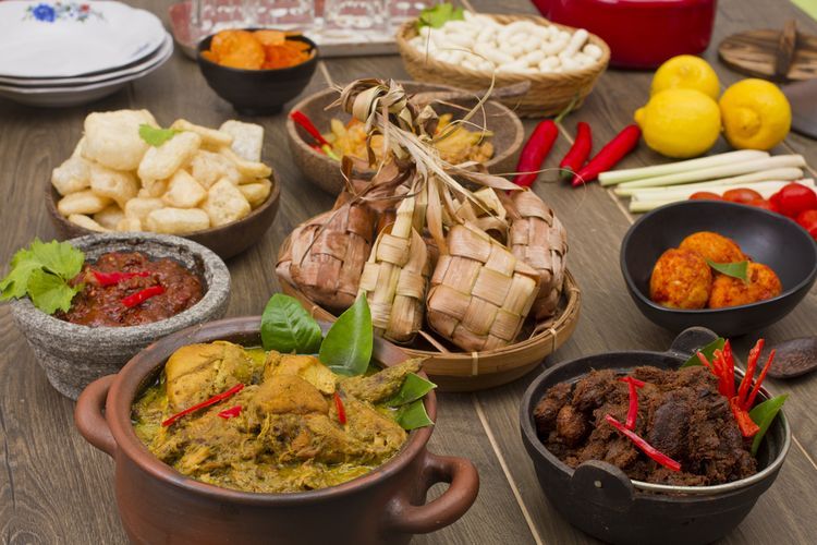 Jelang Lebaran, berikut beberapa makanan spesial yang sering kita temui saat perayaan Lebaran. Mana yang jadi favorit Kawan Puan?
