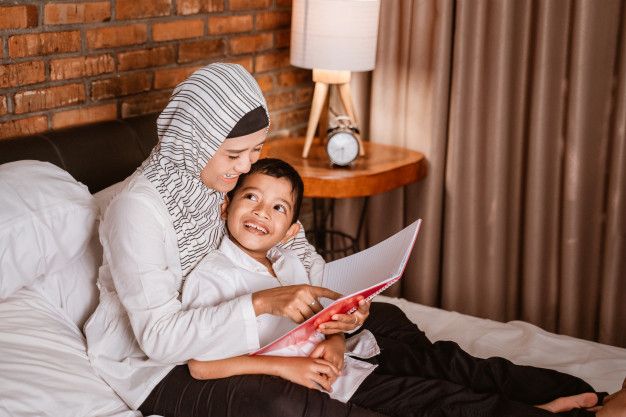Memberi pujian kepada anak membuatnya bahagia, lo, Kawan Puan, Yuk simak, cara agar pujian bisa efektif dalam mendorong perilaku baik pada anak!