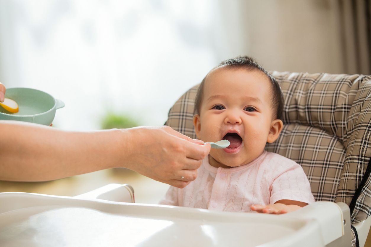 Ternyata telur menjadi makanan yang bagus untuk bayi, di antaranya bermanfaat untuk kecerdasan anak.