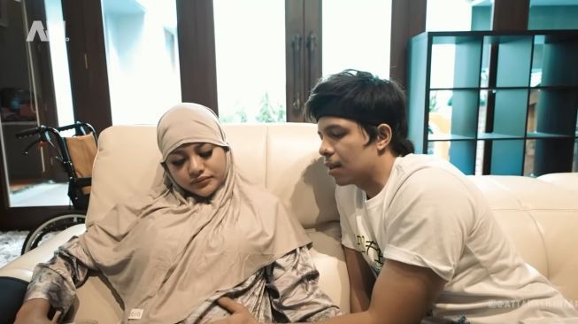 Aurel Hermansyah baru saja mengabarkan bahwa dirinya mengalami keguguran. Kabar tersebut didapt dari akun Instagram miliknya.