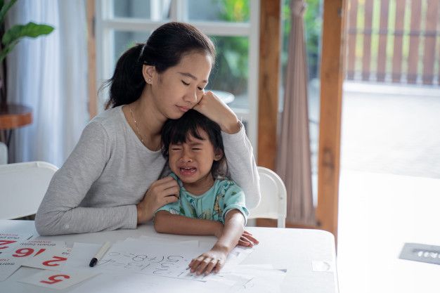 Bagi ibu tunggal, memperkenalkan pasangan baru terlalu dini kepada anak bukanlah sesuatu yang tepat. Jangan lakukan jika kamu masih di tahapan ini.