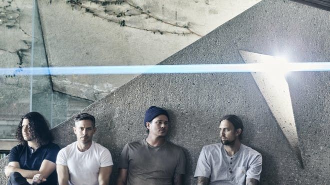 Wah, seru! Band bergenre rock yang berasal dari Amerika Serikat, Angels & Airwaves, telah merilis video musik baru untuk lagunya berjudul 'Euphoria'.