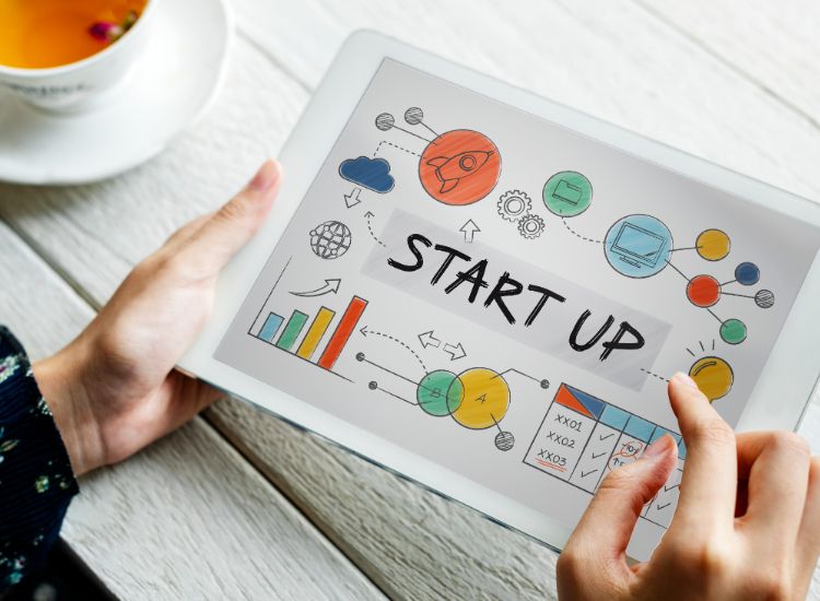 Syarif Rousyan Fikri, CEO dan Co-Founder dari Pahamify serta Abraham Viktor, CEO Hangry bagikan tips memulai dan membangun Start Up.